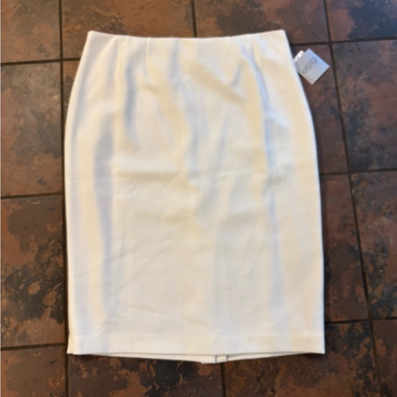 Kasper Dresses & Skirts - 💟Kasper Women's White Pencil Skirt